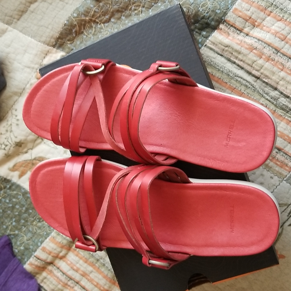 Merrell, 11, Red